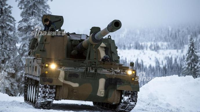 Trước đó, Estonia đã nhận được 12 tổ hợp pháo tự hành K9 Thunder từ đầu năm nay. Mặc dù vậy, những tổ hợp pháo tự hành này rất ít được trông thấy hoạt động động trong các buổi tập trận của quân đội Estonia. Nguồn ảnh: Sina.