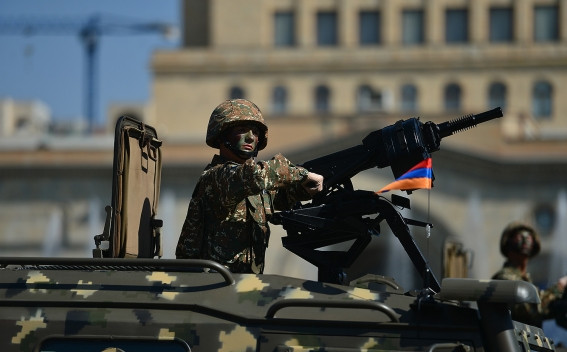 Lính Armenia chuẩn bị cho cuộc duyệt binh trên Quảng Trường Đỏ mừng 70 năm ngày chiến thắng Phát xít năm 2015. Ảnh: Russianbeyond.