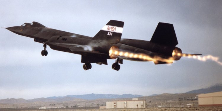 Có tỷ lệ tự tai nạn lên tới 30%, máy bay trinh sát chiến lược Lockheed SR-71 Blackbird "chim đen" đã sớm không còn được sự tin tưởng của Không quân Mỹ, nhất là sau khi Liên Xô đưa máy bay đánh chặn MiG-31 vào hoạt động. Nguồn ảnh: BI.