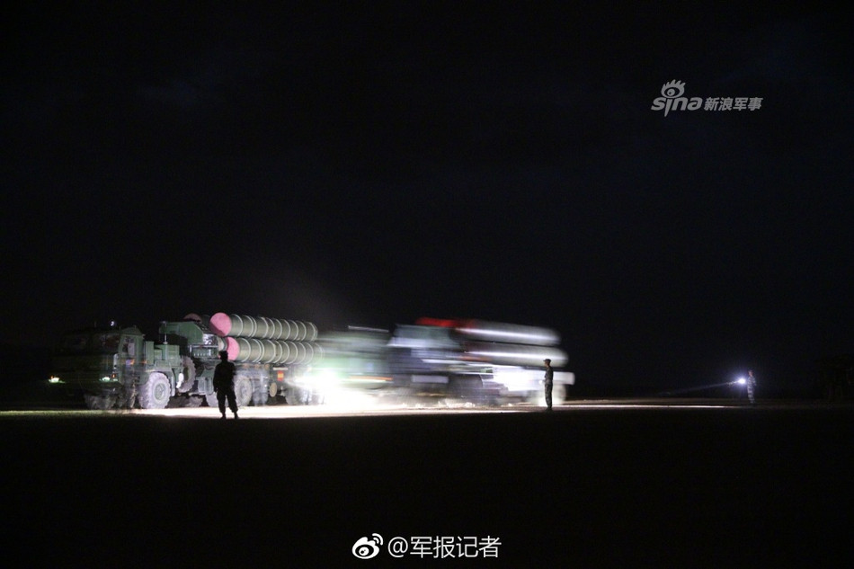 Trong cuộc tập trận này, các đơn vị phòng không Trung Quốc đã được điều động tới khu vực sa mạc - nơi có địa hình, địa vật và cách tác chiến không giống với ở căn cứ chính mà họ đóng quân. Nguồn ảnh: Sina.