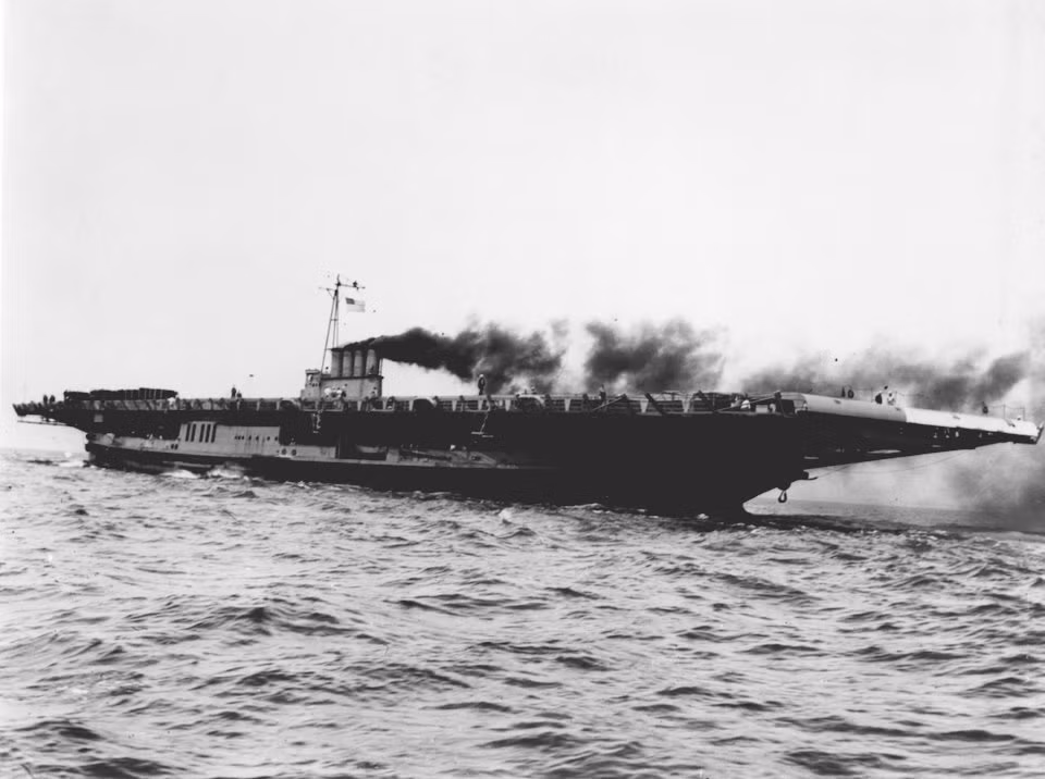 Về cơ bản, tàu USS Wolverine thực chất chỉ là một con tàu với đường băng ở phía bên trên và người ta gọi nó là "tàu sân bay". Ở các khoang bên dưới của tàu, nội thất và kiểu thiết kế vẫn mang đậm chất của một con tàu du lịch hạng sang. Nguồn ảnh: BI.