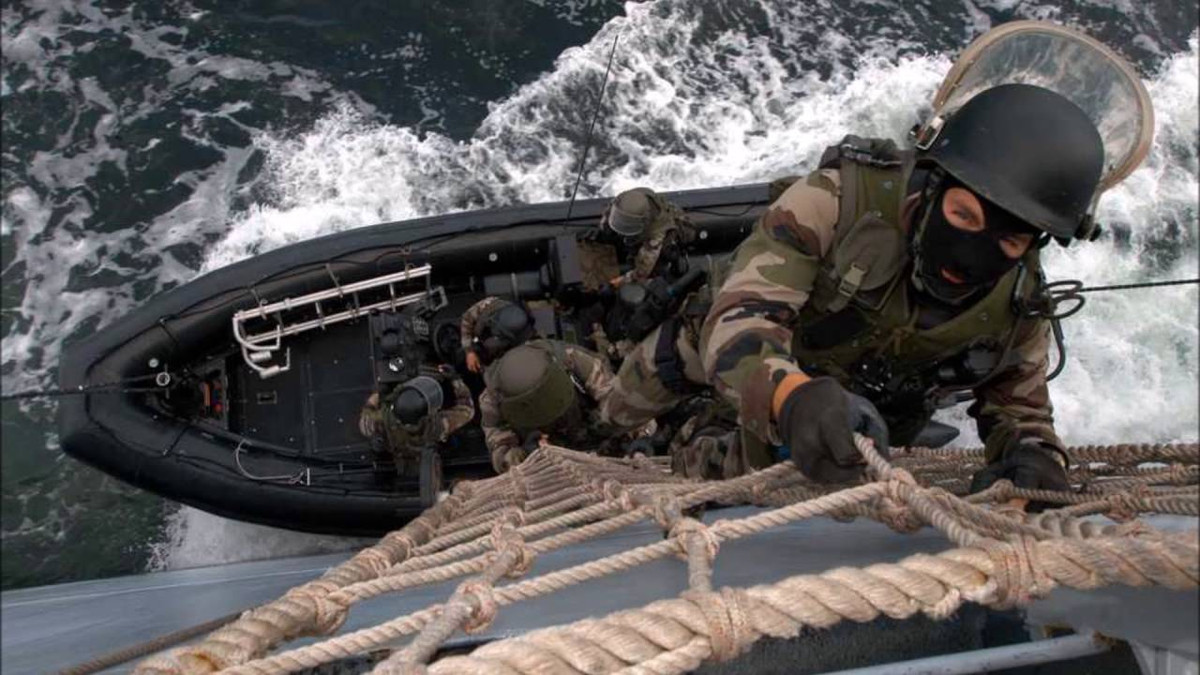 Hiện tại, quy mô của lực lượng này là khá nhỏ với chỉ khoảng hơn 700 đội viên tuy nhiên trình độ tác chiến và trang bị của đặc nhiệm hải quân Pháp vẫn được coi là cực kỳ hiện đại so với mặt bằng chung trang bị của các nước NATO. Nguồn ảnh: Pinterest.