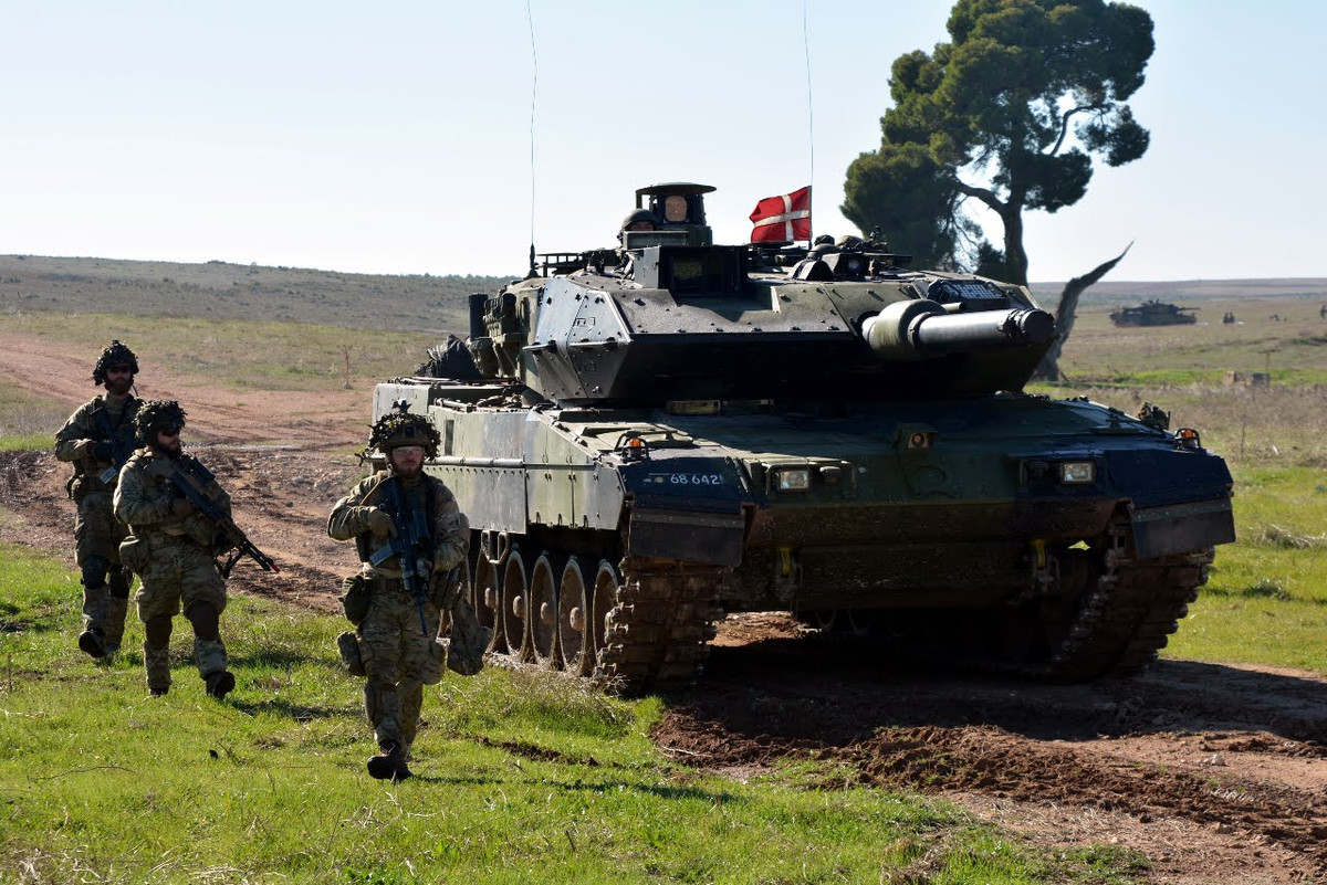 Quân đội của quốc gia Scandinavi này có quân số chỉ khoảng 15.500 người bao gồm cả binh sĩ và sĩ quan chỉ huy. Ảnh: Defence.