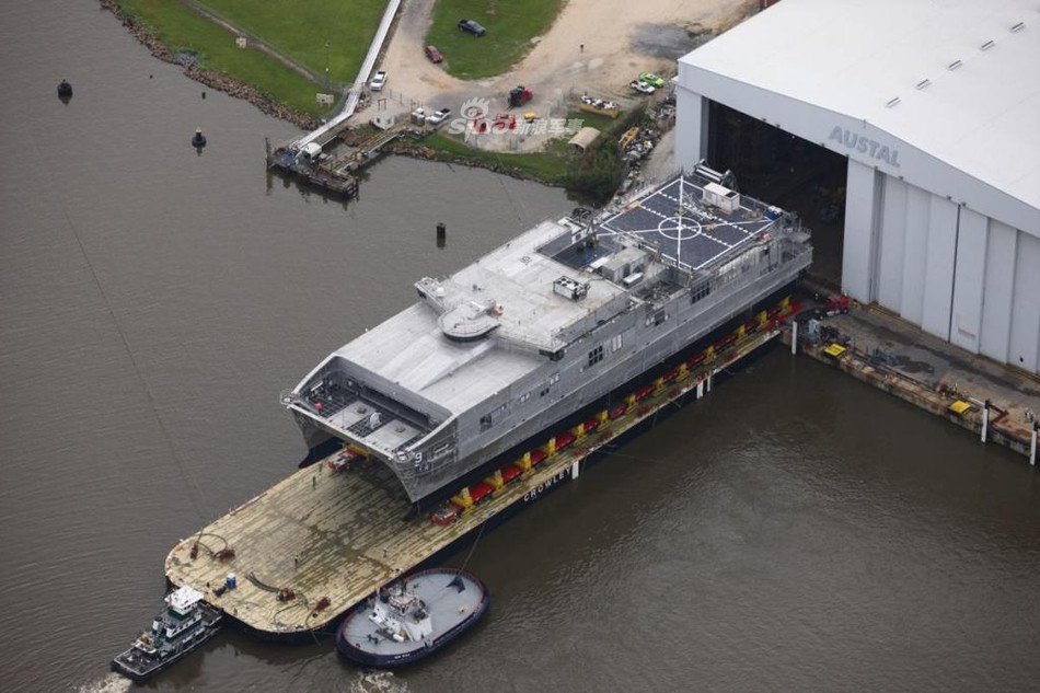 Cụ thể, lượng giãn nước của tàu Spearhead lên tới 1.515 tấn. Khác với những loại tàu khác, do EPF có mớm nước rất thấp, người ta không tính được độ choáng nước của loại phương tiện này mà tính tổng trọng lượng khô của nó khi xuất cảng. Nguồn ảnh: Sina.