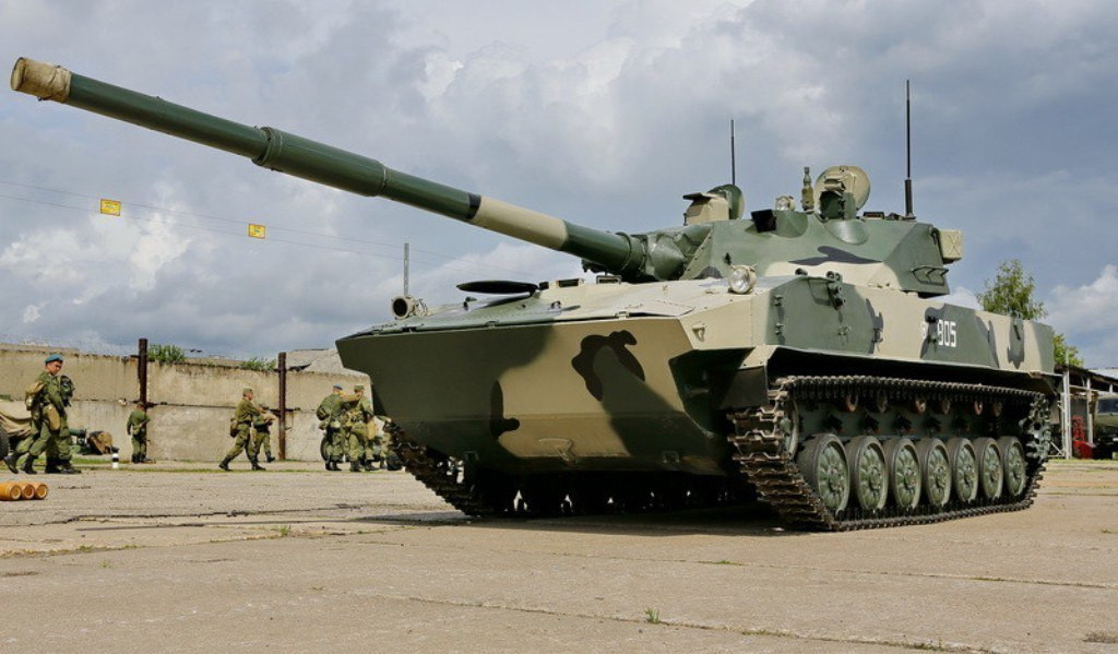 Được thiết kế suốt từ thời Liên Xô cho tới tận năm 2000 mới hoàn thiện, khẩu pháo tự hành này mới bắt đầu được đưa vào sản xuất trở lại từ năm 2001 tới nay. Khẩu pháo tự hành chống tăng này của Nga cũng là khẩu pháo tự hành duy nhất trên thế giới có thể nhảy dù được từ máy bay vận tải. Nguồn ảnh: Traini.