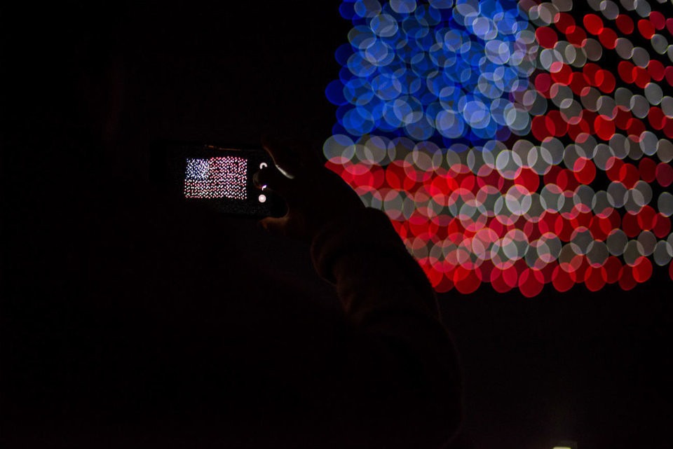 Không quân Mỹ khẳng định, hệ thống điều khiển máy bay không người lái này được họ xây dựng riêng biệt và có thể điều khiển số lượng máy bay không người lái không giới hạn. Nguồn ảnh: BI.