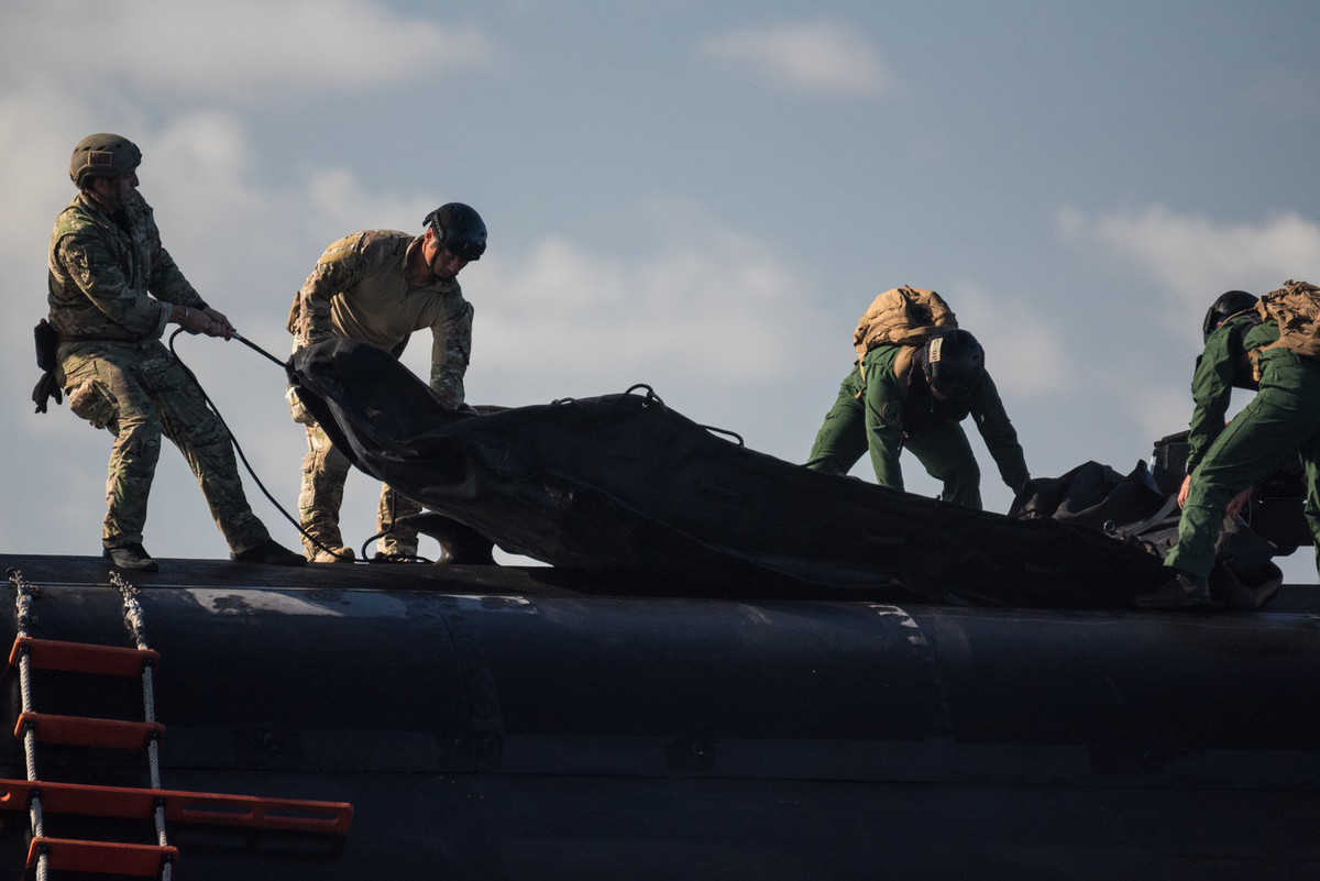 Trong quá khứ, trên các tàu ngầm kiểu cũ các đơn vị biệt kích hay thám báo của Hải quân Mỹ cũng sử dụng xuồng cao su để tiếp cận các mục tiêu ven bờ của đối phương khi họ chưa được trang bị các khoang đổ bộ đặc biệt. Nguồn ảnh: USnavy.