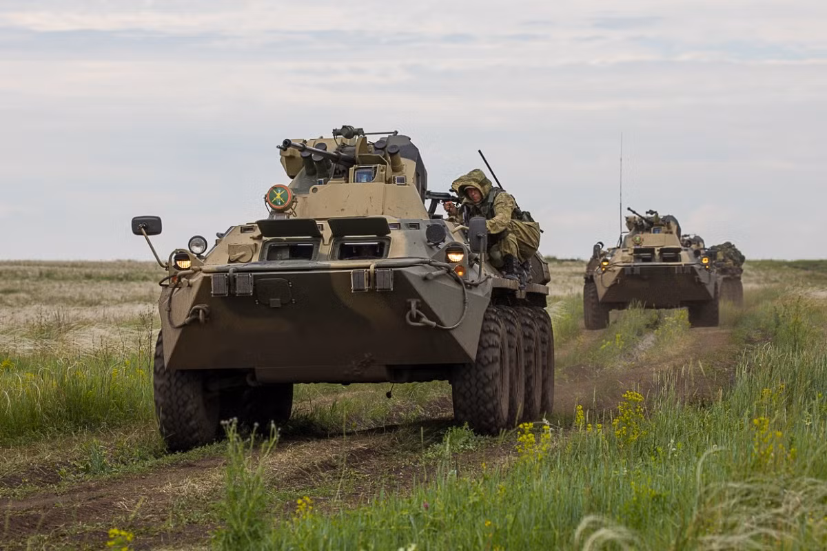 Cuộc tập trận chống khủng bố và tác chiến đô thị huy động cả xe thiết giáp hạng nặng. Nguồn ảnh: Chelyabinsk.