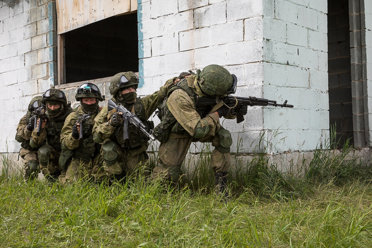 Từ kinh nghiệm ở Syria, quân đội Nga rất chú trọng trong việc huấn luyện binh lính, đặc biệt là các lực lượng chống khủng bố tác chiến trong môi trường đô thị. Nguồn ảnh: Chelyabinsk.