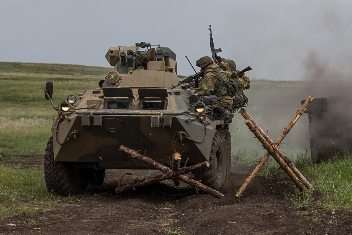 Các loại thiết giáp được sử dụng để giúp binh lính vượt vật cản và sẽ trở thành bia đỡ đạn di động cho binh lính Nga khi giao tranh. Nguồn ảnh: Chelyabinsk.