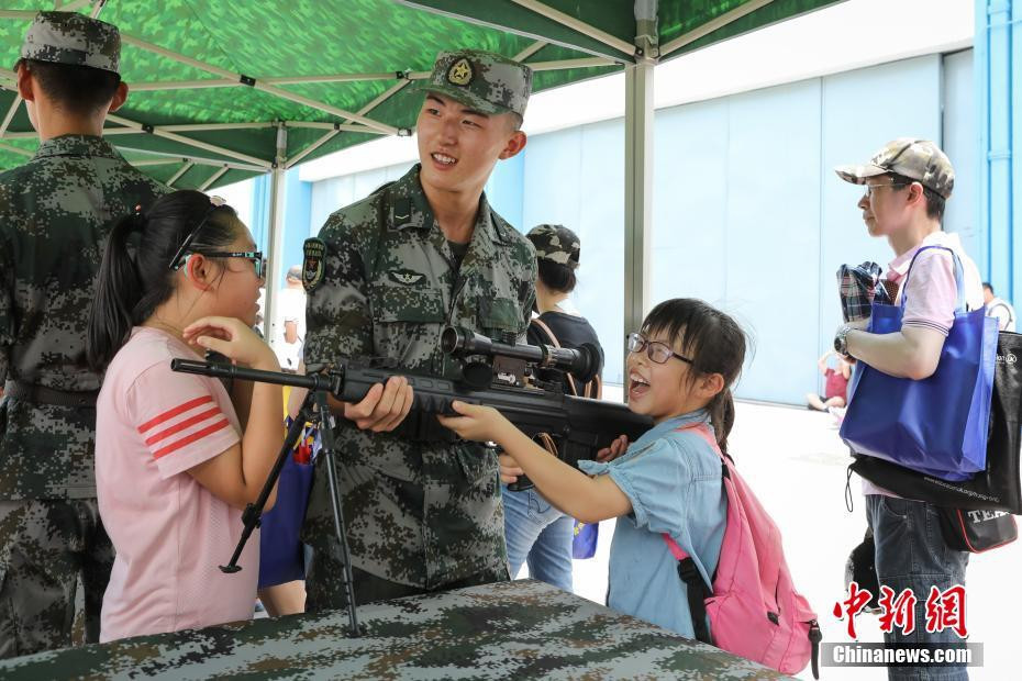 Buổi triển lãm được mở ra từ ngày 30/6 và sẽ kéo dài tới hôm nay, 2/7. Dự tính trong toàn bộ thời gian triển lãm sẽ có khoảng 5 vạn lượt khách tới tham quan. Nguồn ảnh: Sina.