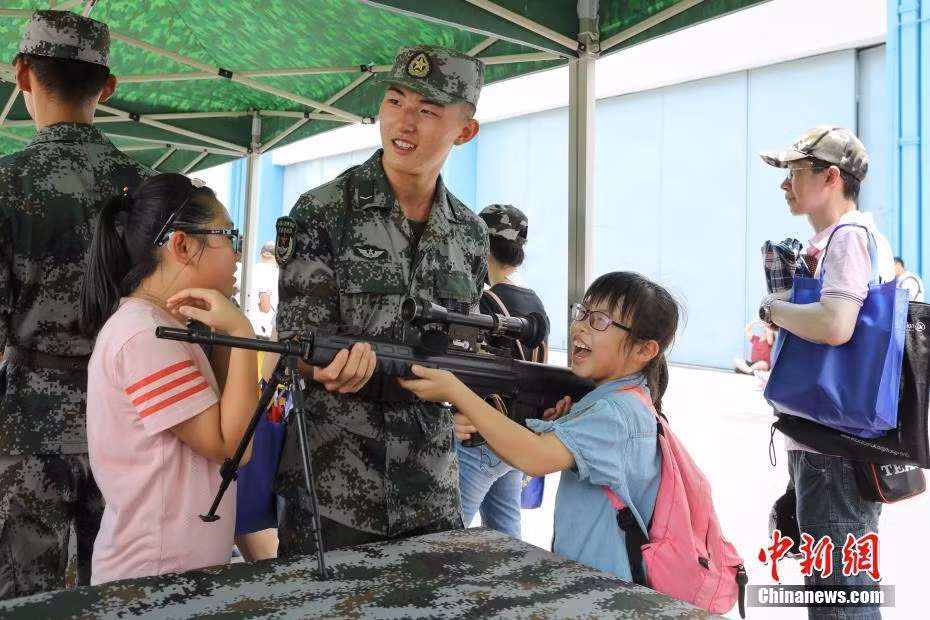 Buổi triển lãm được mở ra từ ngày 30/6 và sẽ kéo dài tới hôm nay, 2/7. Dự tính trong toàn bộ thời gian triển lãm sẽ có khoảng 5 vạn lượt khách tới tham quan. Nguồn ảnh: Sina.