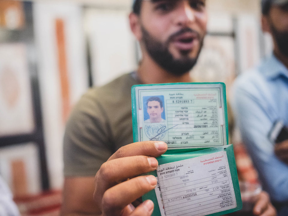 Mặc dù là một nơi cực kỳ nóng bỏng với các xung đột giữa các bên, Hebron lại được biết tới là thành phố cực kỳ mến khách du lịch. Khách du lịch khi tới thành phố này sẽ nhận được nhiều sự bảo vệ hơn và thậm chí còn có nhiều quyền hơn so với người bản địa. Nguồn ảnh: BI.