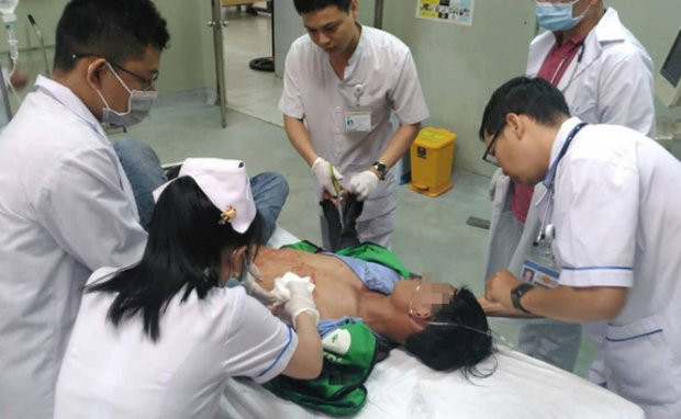 Bệnh nhân nhập viện trong tình trạng nguy kịch. Nguồn: Thanh Niên.