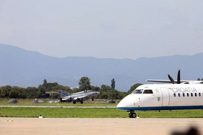 Chuyên cơ Airbus 319 của Croatia Airlines chở đội tuyển Croatia cất cánh tại Matxcơva, Nga lúc 14h ngày 16/7.
