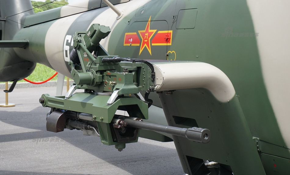 Cận cảnh dàn pháo 23mm trên trực thăng Z-9 của Không quân Trung Quốc. Nguồn ảnh: Sina.