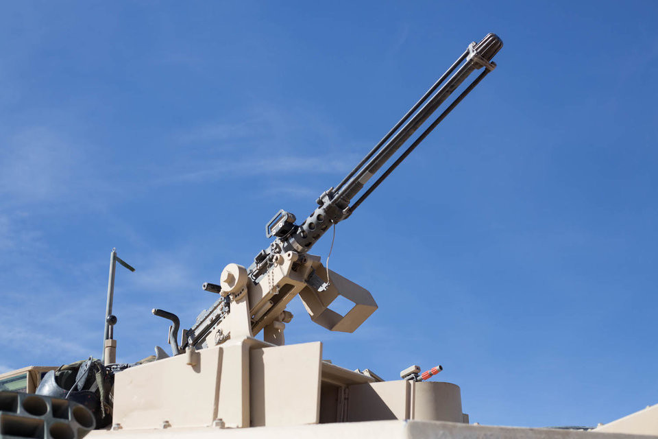 Trong khi đó, với nòng pháo 125mm, hệ thống nạp đạn tự động trên các xe tăng Nga (ví dụ như T-90) cũng chỉ mang theo được tối đa 22 viên. Như vậy, cơ số đạn dự trữ của M1A2 Abrams là gần gấp đôi so với cơ số đạn dự trữ của T-90. Nguồn ảnh: BI.