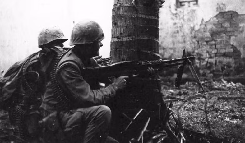 Việc Mỹ tiến quân vào Campuchia được coi là một sai lầm mang tính chiến lược của quân đội nước này, khiến cho sinh viên và người dân Mỹ xuống đường biểu tình rầm rộ. Chính từ những cuộc biểu tình này, quân đội Mỹ đã nổ súng ở trường đạo học tiểu bang Kent gây nên vụ thảm sát tai tiếng nhất ở Mỹ trong thời kỳ diễn ra Chiến tranh Việt Nam. Nguồn ảnh: Corbis.