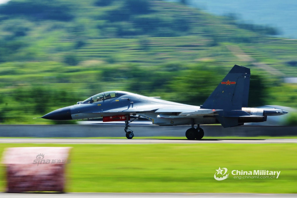 Cụ thể, có biên chế nhiều nhất trong Không quân Trung Quốc hiện nay đang là loại chiến đấu cơ J-7 và J-10 với số lượng lần lượt là 728 chiếc và 323 chiếc. Nguồn ảnh: Chinamil.