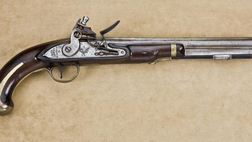 Khẩu súng ngắn tiêu chuẩn đầu tiên của sĩ quan và binh lính Quân đội Mỹ là khẩu Ferrry Model 1805. Đúng như cái tên gọi của mình, khẩu súng này được ra đời từ năm 1805. Nguồn ảnh: Wearethemighty.