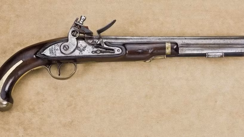 Khẩu súng ngắn tiêu chuẩn đầu tiên của sĩ quan và binh lính Quân đội Mỹ là khẩu Ferrry Model 1805. Đúng như cái tên gọi của mình, khẩu súng này được ra đời từ năm 1805. Nguồn ảnh: Wearethemighty.