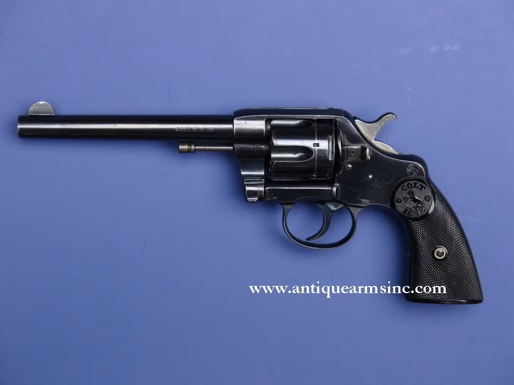 Một phiên bản cải tiến của Colt .45 là Colt .38 sử dụng cỡ đạn 0,38 inch tương đương với 9,1x39mm cũng gần như ngay lập tức được đưa vào sử dụng song song với khẩu Colt .45. Nguồn ảnh: Antiquearmsinc.