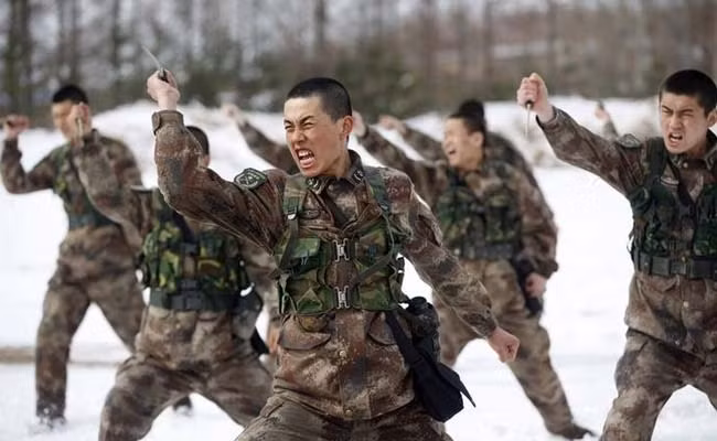 Trong thời điểm hiện tại và tương lai, quân đội Trung Quốc sẽ tập trung vào phát triển Hải quân cũng như Không quân, bổ sung những mảnh ghép cuối cùng vào bức tranh "tổng lực" của mình trong tương lai, hứa hẹn sẽ trở thành một cường quốc quân sự với khả năng xô đổ vị trí của Mỹ và của Nga. Nguồn ảnh: NationalITs.