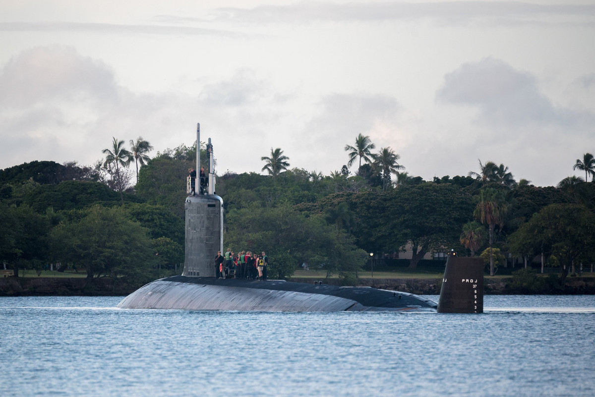 Trong khuôn khổ các bài tập trận đổ bộ đường biển, biệt kích hải quân Mỹ cùng đại diện một số nước tới từ Hàn Quốc, Philippines, Indonesia, Ấn Độ, Peru và Nhật Bản đã thực hiện một loạt các hoạt động diễn tập đổ bộ và tiếp cận các mục tiêu ven bờ từ một tàu ngầm hạt nhân lớp Virginia. Nguồn ảnh: USnavy.