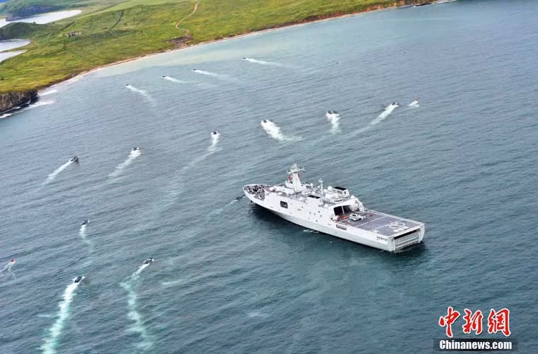 Cuộc tập trận đánh chiếm đảo nằm trong khuôn khổ tập trận Joint Sea 2015 giai đoạn 2 giữa Hải quân Trung Quốc với Hải quân Nga, diễn ra trên vùng biển gần vịnh Peter Đại Đế.