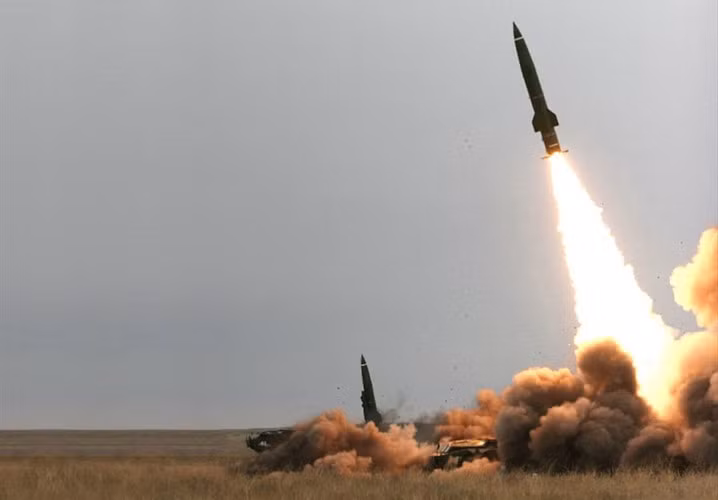 Dự án tàu ngầm diesel Lada nhỏ gọn và khó bị phát hiện. Tàu ngầm được trang bị ngư lôi dẫn đường hiện đại để tiêu diệt tàu ngầm và các tàu loại khác. Svenska Dagbladet gọi Lada là "tàu ngầm tàng hình".