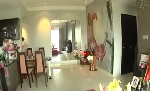 Căn nhà phảng phất nét hiện đại, pha trộn các yếu tố truyền thống, đồ trang trí nhỏ nhắn, tinh tế.