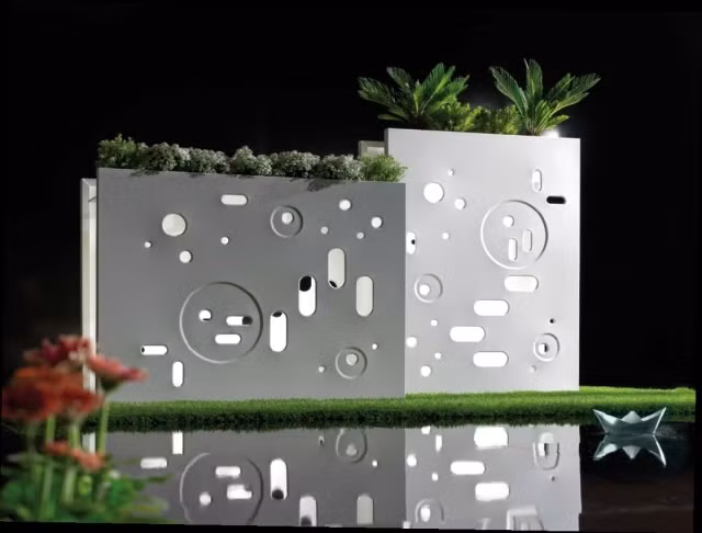 Những chậu hoa sẽ nổi bật và chiếu sáng khu vườn trong đêm.