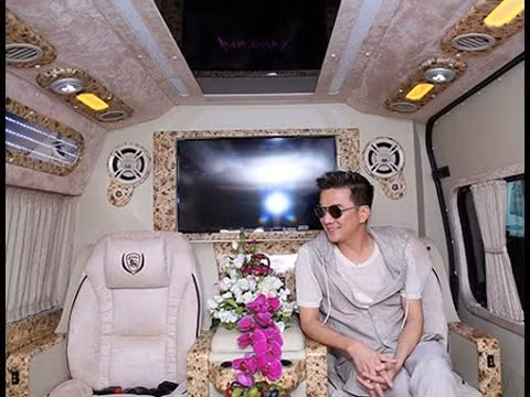 Chiếc xe dát vàng trị giá 40 tỷ, nội thất bên trong tiện nghi, cao cấp.