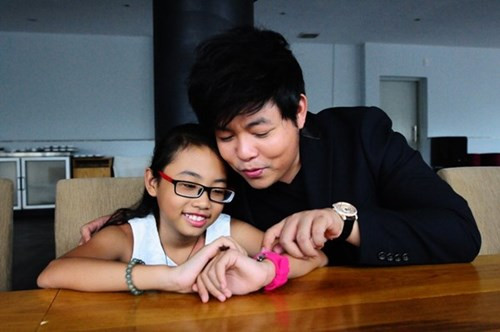 Không chỉ Diễm Hương, ca sĩ Quang Lê cũng sở hữu chiếc đồng hồ cùng nhãn hiệu nhưng thuộc dòng Carrousel có giá khoảng 3 tỷ đồng.