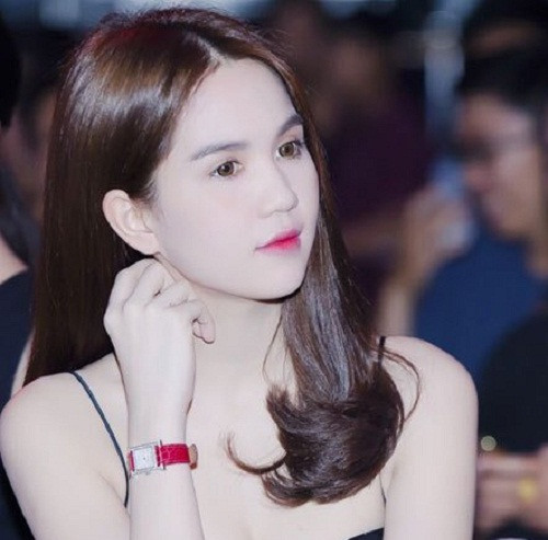 Ngọc Trinh cũng từng xuất hiện tại một sự kiện với chiếc đồng hồ Hermes nạm kim cương đẹp và đắt.