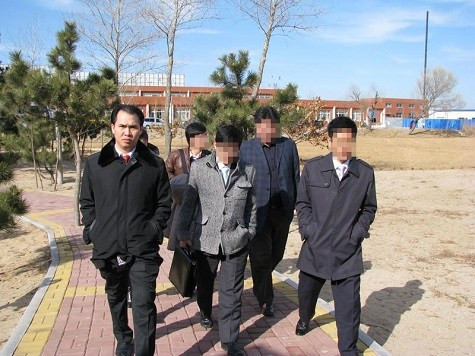 Đại gia này chủ tịch hội đồng thành viên của công ty địa ốc Việt Hân. Vốn điều lệ đăng kí của công ty này lên đến 1600 tỷ đồng. Thậm chí, nhiều thông tin cho rằng vị này còn tặng khá nhiều cổ phần bất động sản cho Diễm Hương.