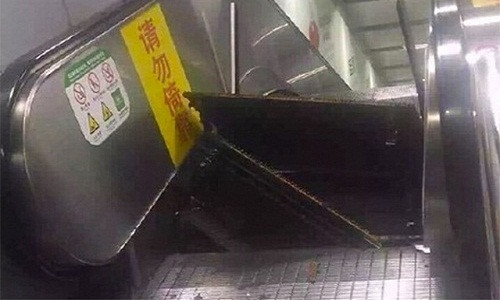 Thang cuon bat ngo bat tung, khach nhao nhao chay thoat than