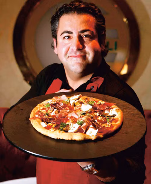 Chiếc bánh được bán đấu giá trên eBay để quyên tiền cho quỹ The Fred Hollows. Một đại gia đã không ngần ngại chi hàng nghìn đô la để sở hữu chiếc bánh có 1 -0-2 này.