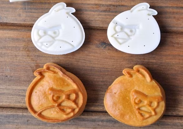Một bộ khuôn bánh hình Angry bird lạ mắt, đáng yêu.