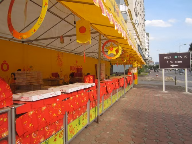 Banh trung thu via he moc len nhu nam chap lenh cam-Hinh-3