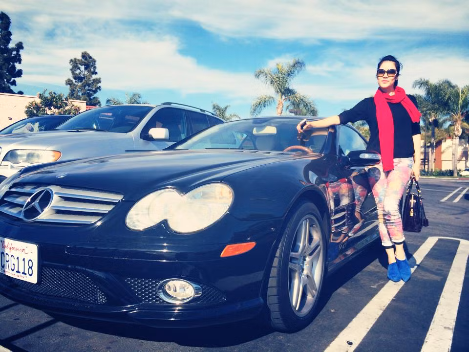 Thu Phương cũng tự hào khoe những món quà mà ông xã "giàu có" tặng mình.