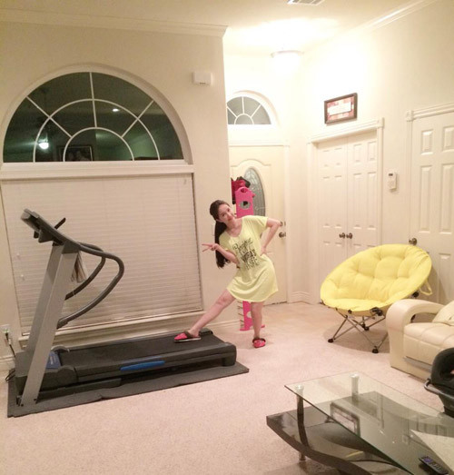 Chọn tông màu nhẹ, sáng, căn nhà thêm rộng rãi, nổi bật đồ nội thất và đồ trang trí.