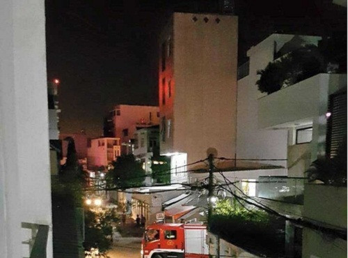 Trong khu phố, nhà của Bảo Thy khá nổi bật về độ hoành tráng. Ngôi nhà được xây từ số tiền tích cóp của cô và anh trai sau nhiều năm đi hát.