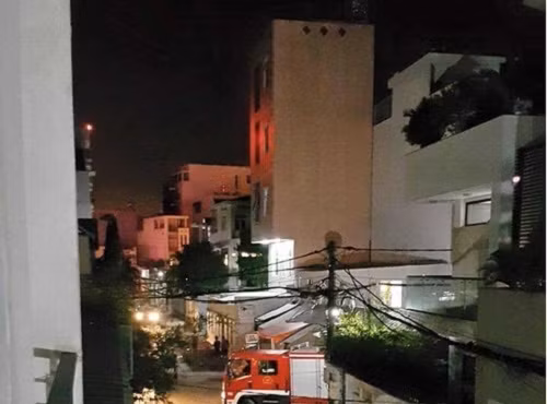 Trong khu phố, nhà của Bảo Thy khá nổi bật về độ hoành tráng. Ngôi nhà được xây từ số tiền tích cóp của cô và anh trai sau nhiều năm đi hát.