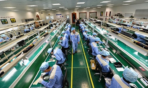 Mỗi dây chuyền đảm nhiệm từng công đoạn khác nhau của việc lắp ráp Bphone trước khi đến tay khách hàng. Các bộ phận chuyên biệt luôn làm việc cẩn thận để đảm bảo sự hài lòng của khách hàng.