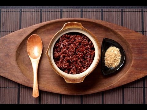 Đối với những người thích ăn thực dưỡng, có thể nấu món cơm lứt, xôi lứt từ gạo lứt. Đây là loại gạo rất giàu dinh dưỡng đặc biệt là các sinh tố và nguyên tố vi lượng.