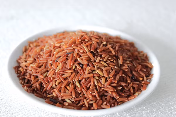 Giá gạo lứt dao động từ 22.000 -30.000 đồng/gói (250 - 300g, tùy từng loại).