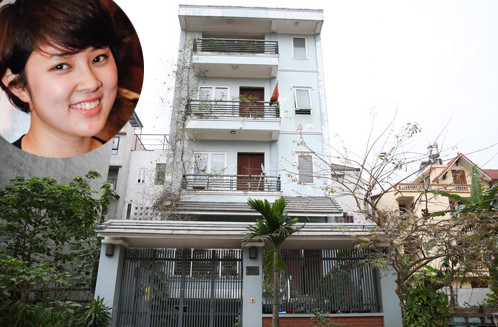 Lọt vào Top 3 chương trình Vietnam Idol năm 2012, Bảo Trâm bước chân vào showbiz và nhanh chóng được người hâm mộ yêu thích. Cô ca sĩ trẻ sống cùng gia đình trong căn nhà 4 tầng khang trang ở khu đô thị Linh Đàm (Hà Nội).