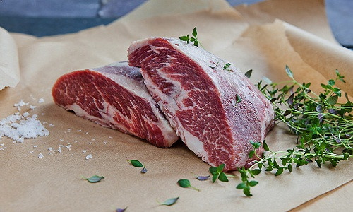 Một loại thịt đặc sản ở Tây Ban Nha có thời điểm bán với giá đắt không thể tin nổi, từ 8-10 triệu đồng/kg. Đó là thịt lợn đen Ibérico.