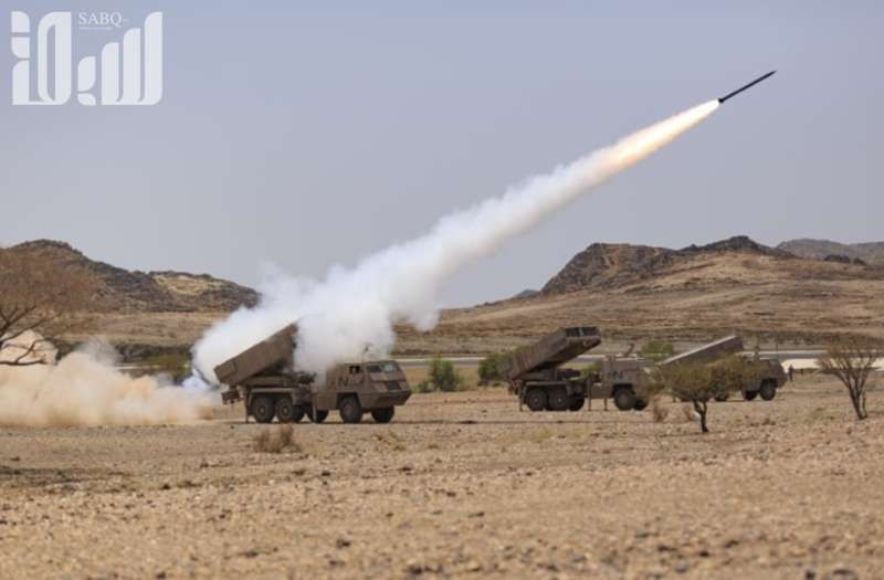 Các loại đạn rocket cơ bản của Astros II có cỡ nòng từ 127mm đến 450mm, với tầm bắn hiệu quả từ 9km – 150km và một hệ thống Astros II có thể triển khai đồng thời nhiều dòng đạn khác nhau khi bệ phóng di động của nó được thiết kế mở với các khoang chứa đạn rời.